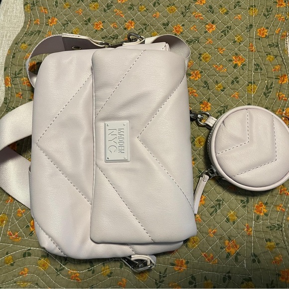 Steve Madden Sleek Black Crossbody Bag - Picture 4 of 4